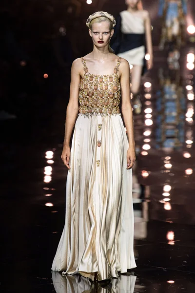 Look 17